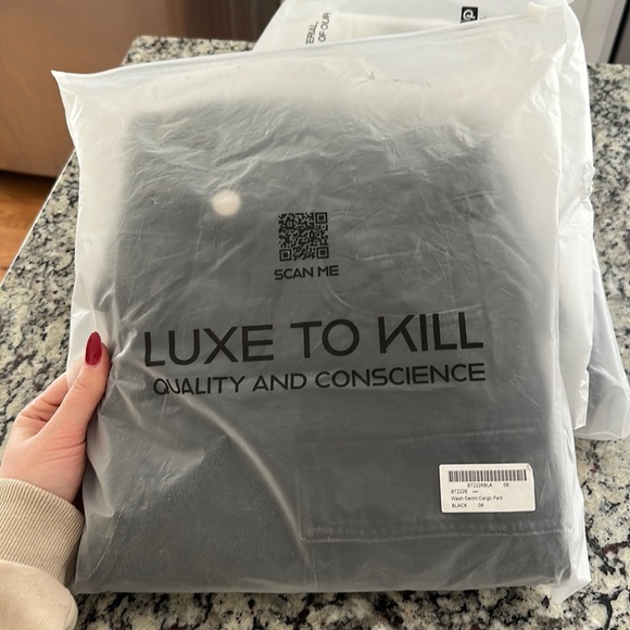 Luxe To Kill Black Cargo Pant - Picture 4 of 4